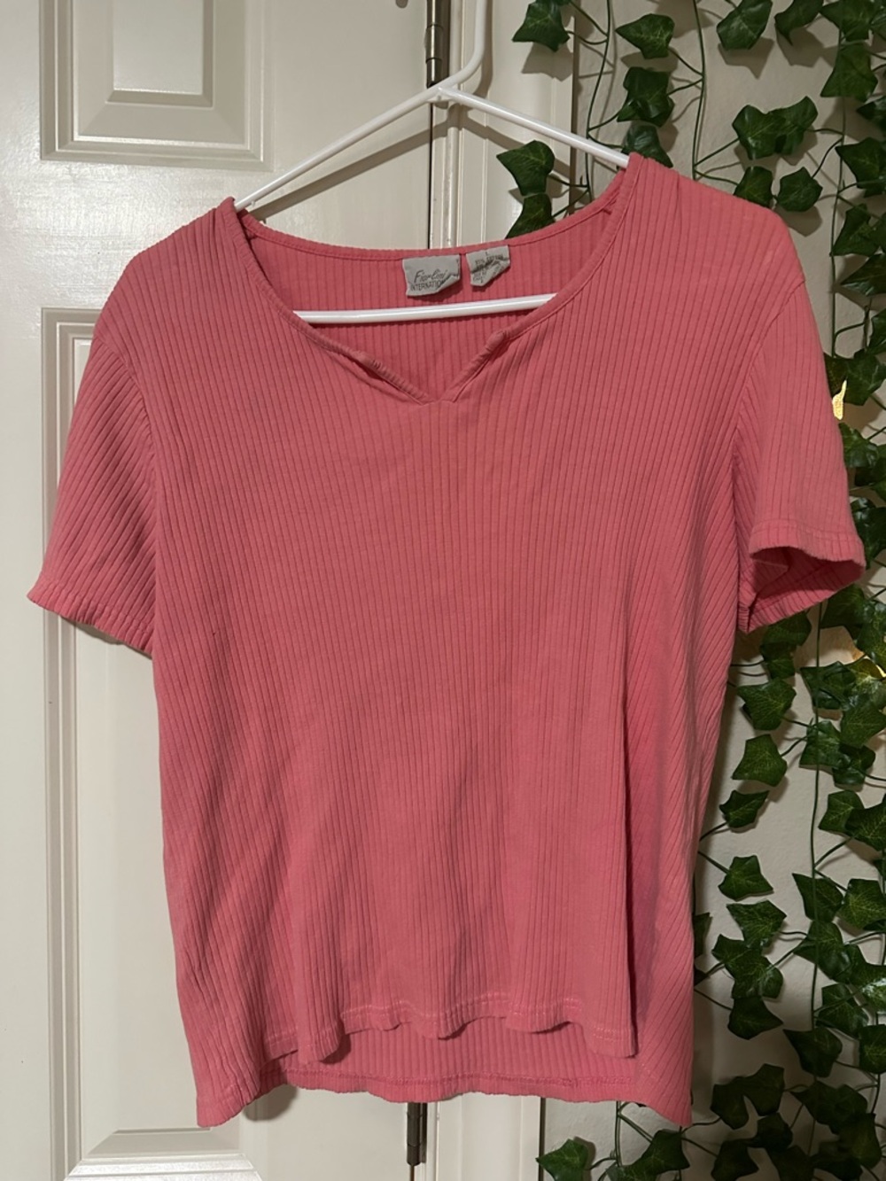 Ribbed V-Neck Tee in Rose Pink